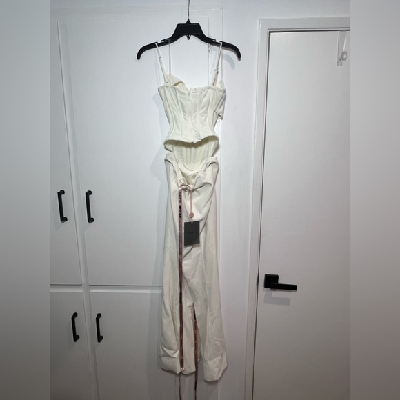 HOUSE OF CB PALOMA CORSET MAXI DRESS - Picture 10 of 10